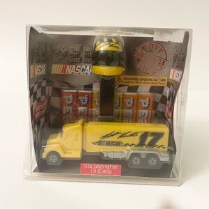 NASCAR Matt Kenseth #17 Hauler & Helmet PEZ Dispensers Gift Set